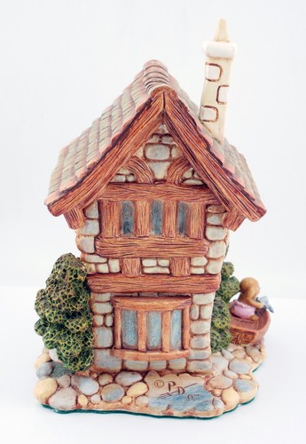 Mint in Box Pendelfin Village Collection Sculpture The Large House - Picture 3 of 8