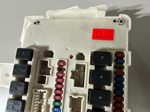 2007-2009 Nissan Xterra Titan Armada IPDM Engine Fuse Relay Box 284B6-ZE00C - Picture 2 of 5
