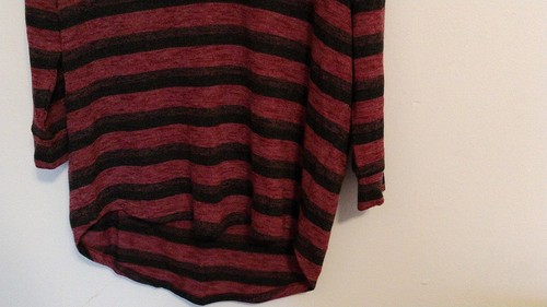 Suéter Dolman Suave y Elegante American Eagle Granate Rayas Mediano - Imagen 3 de 10