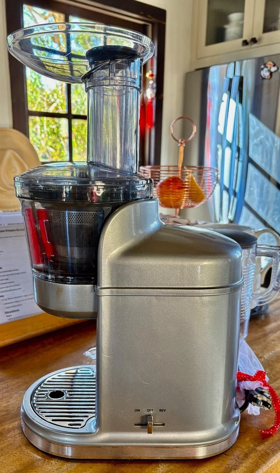 KitchenAid Maximum Extraction Slow Juicer SILVER Model KVJ0111CU - Image 3 of 4