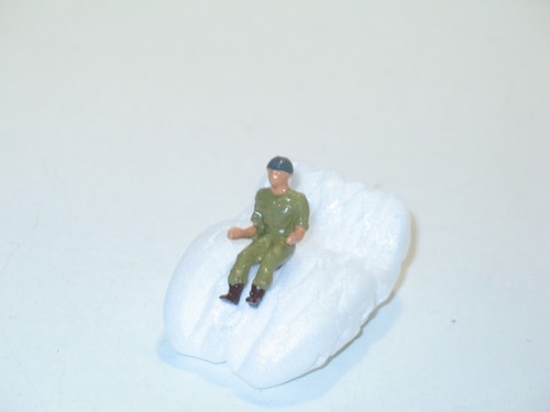 Dinky toys 1 soldat Conducteur METAL peint pour Dodge command car militaire R13 - Photo 2 sur 3