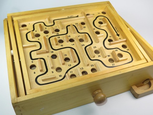 CHALLENGE LABYRINTH GAME in Original Box - Picture 2 of 4