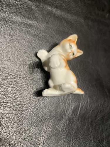 Danbury Mint Cats Of Character "WHAT I'VE SPOTTED"  Bone China - Picture 2 of 5