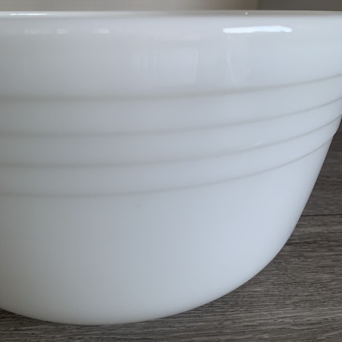 Ciotola di miscelazione vintage Pyrex Hamilton Beach a coste vetro latte Racine WI USA 8,5" USA 2T - Foto 5 di 6