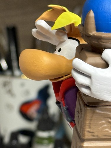 RAYMAN COLECCIONABLE FABRICADA EN RESINA PINTADA A MANO 18 Cm De Alto - Picture 8 of 8