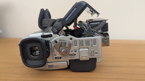 Sony Digital Handycam DCR-PC110E Camcorder MiniDV Night Vision Camera + Charger - Picture 16 of 18