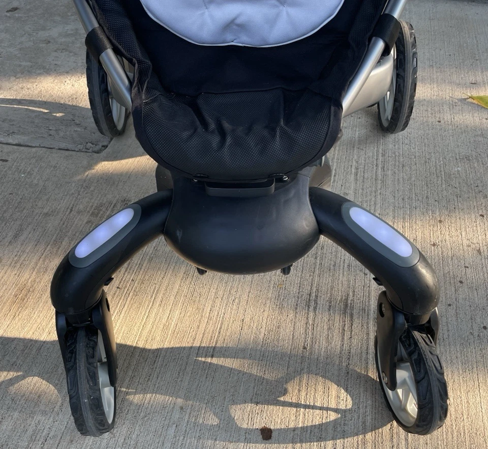 Cochecito plegable ultra lujoso de origami para 4 mamás - Seguimiento de millas y velocidad Foto 2 de 4