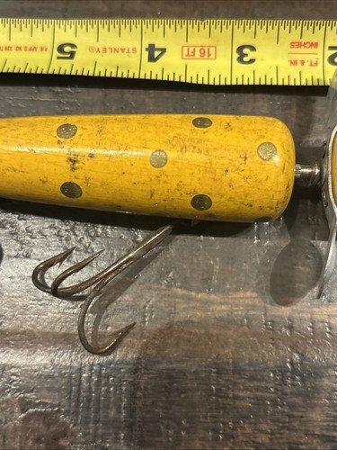 Globo Pflueger manchas amarillas y doradas, forma aerodinámica lucio muskie - Imagen 3 de 19