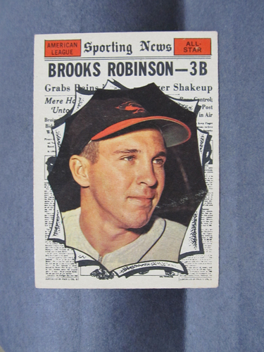 1961 Topps #572   BROOKS ROBINSON   SPORTING NEWS  HI NUMBER   CREASE - Picture 1 of 2