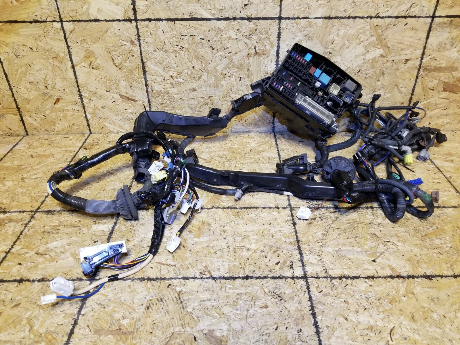 2008 2009 2010 Scion xB Fuse Box Main WIRING WIRE HARNESS W/ FUSE BOX