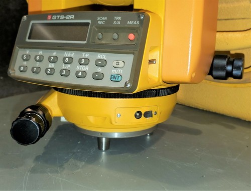 TOPCON GTS-2R TOTAL STATION / THEODOLITE SURVEY SCOPE + CASE, BATTERY PACK, ETC - Picture 7 of 12