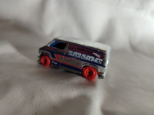 Hot Wheels Custom '77 Dodge Van - Super Chromes - Picture 6 of 9