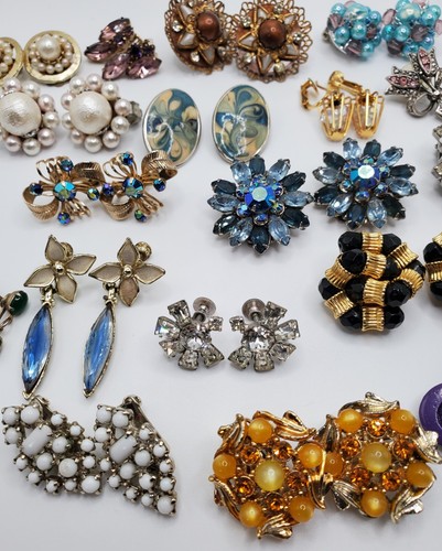 Vintage Earrings Lot 22 Pairs Lisner Sarah Coventry Coro Avon Tulips Clip-on - Picture 3 of 7