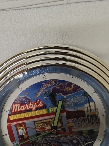 Kent Bash Wanduhr, Marty's Burgers mit Corvette, Uhrzeiger leuchten/leuchten - Bild 4 von 20
