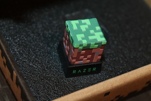 Razer Minecraft Grass Block Keycap 2025 RARE LIMITED EDITION - Picture 2 of 6
