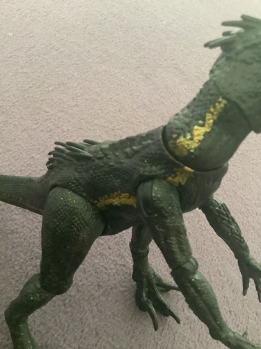 Jurassic World Indoraptor 16” Posable Action Figure Dinosaur Black & Gold Mattel - Picture 6 of 8