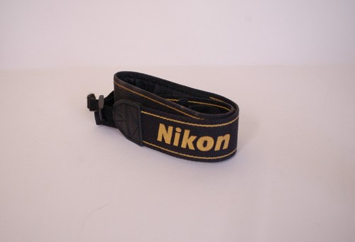 Nikon D80 DSLR 10.2MP Digital Camera Body & Accessories 'faulty' Spares/Repair - Picture 9 of 10