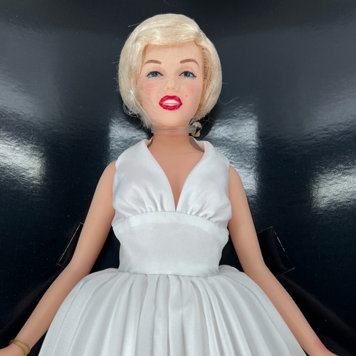 Marilyn Monroe 18' Collector Doll by World Doll Inc NRFB Icon White Dress - Picture 6 of 11