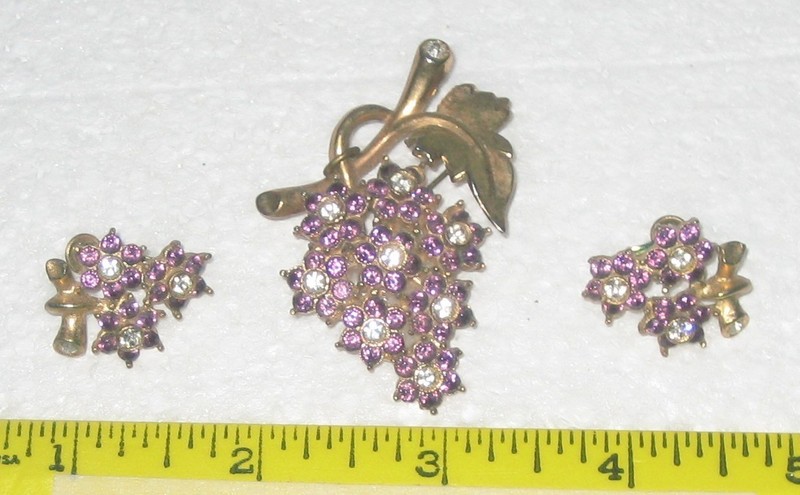 LISNER GRAPE CLUSTER SET - BROOCH WITH SCREW BACK EARRINGS