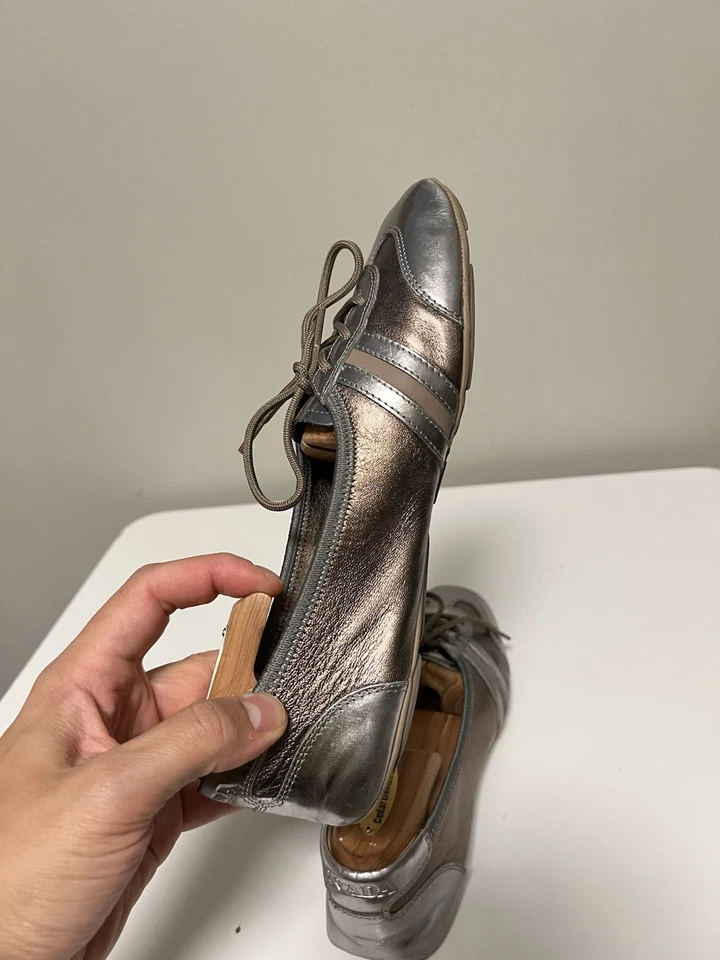 ZAPATOS MUJER PRADA BALLET PLANOS PLATEADOS CUERO/PATENTE CUERO EU 37 US 7 Foto 2 de 4