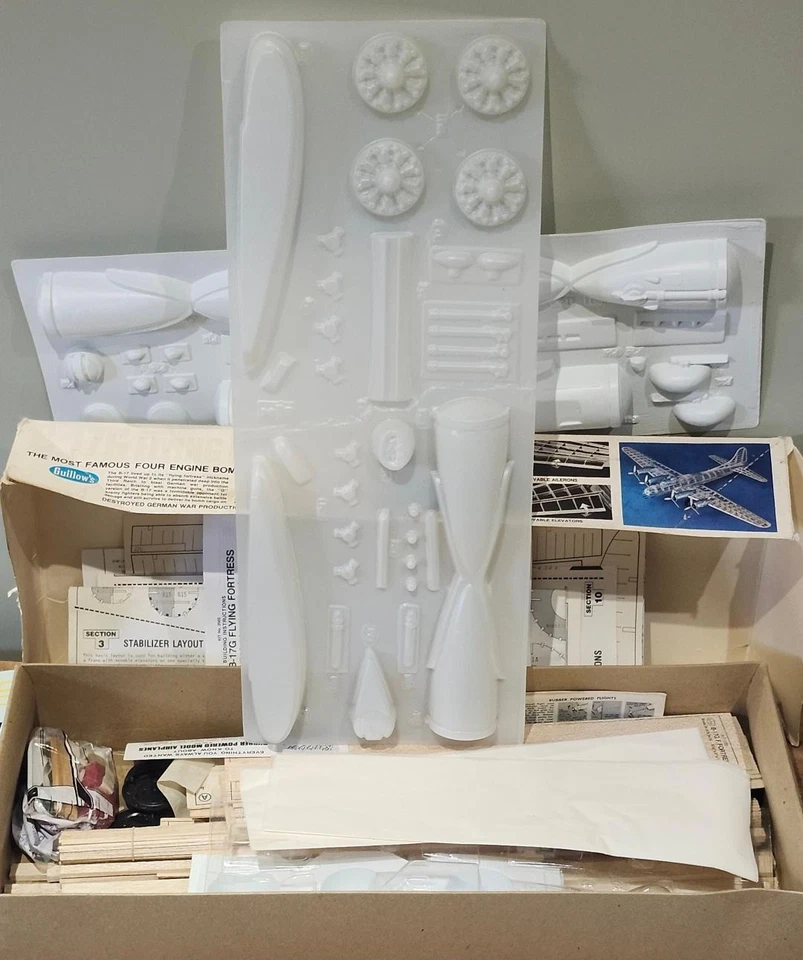 Guillows B-17G Flying Fortress Bomber 1/28 RC or Static Model - Image 2 of 4