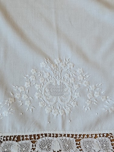 Vintage Leinen Tischläufer mit Cutwork Häkelbordüre + bestickte Tischwäsche Set 2 - Bild 5 von 11