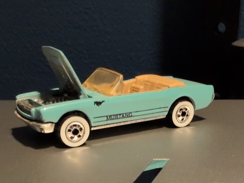 Hot Wheels '65 Ford Mustang Convertible Blue 1983 Diecast Car White Interior - Picture 5 of 9