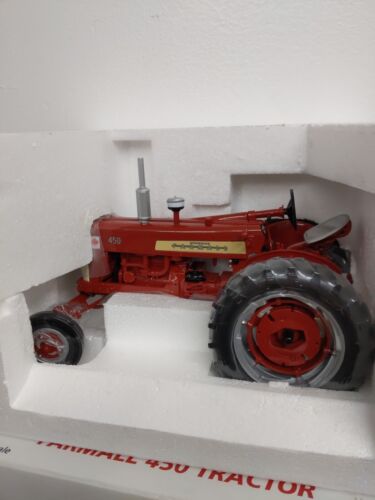 1/16 Spec Cast Toy IH Farmall 450 Tractor 2006 Canadian Show - Picture 2 of 2