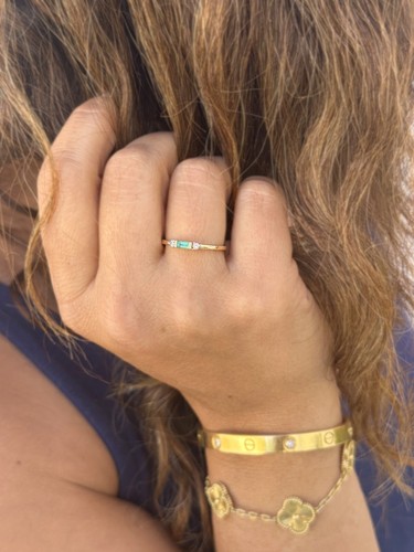 Anello Minimalista Smeraldo Verde Smeraldo e Diamanti Oro Giallo 14k 0,15ctw - Foto 8 di 12