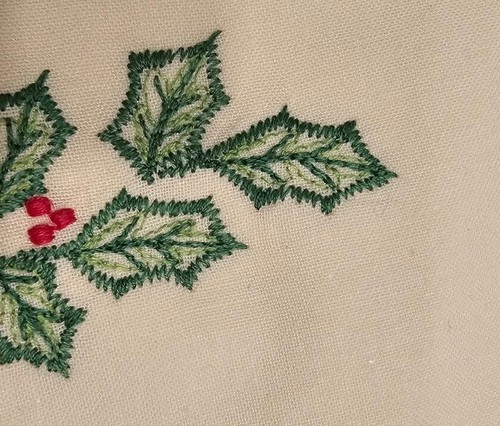 2 Vintage Embroidered Holly Berry Christmas Holiday Cotton Hand Fingertip Towels - Picture 4 of 6