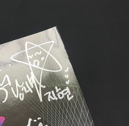 CD PROMOZIONALE 4 MINUTI (HYUNA) autografato "HOT ISSUE"" singolo digitale firmato" - Foto 7 di 16