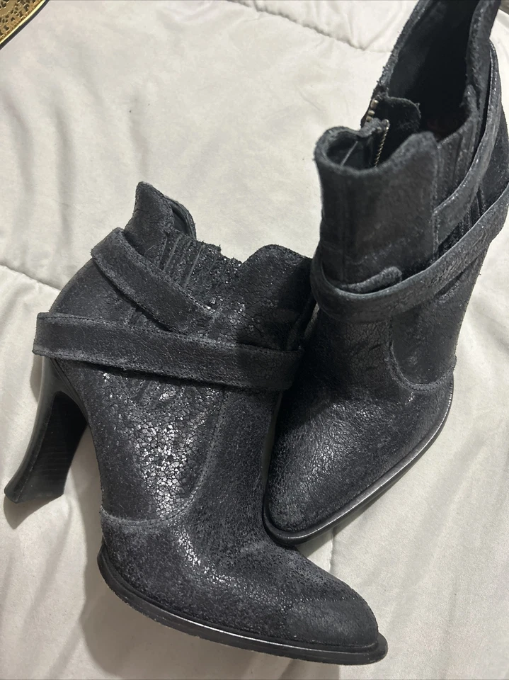 Botas de tornozelo Elizabeth and James 6B salto alto 4" preto Vero Cuoio $320 - Imagem 2 de 4
