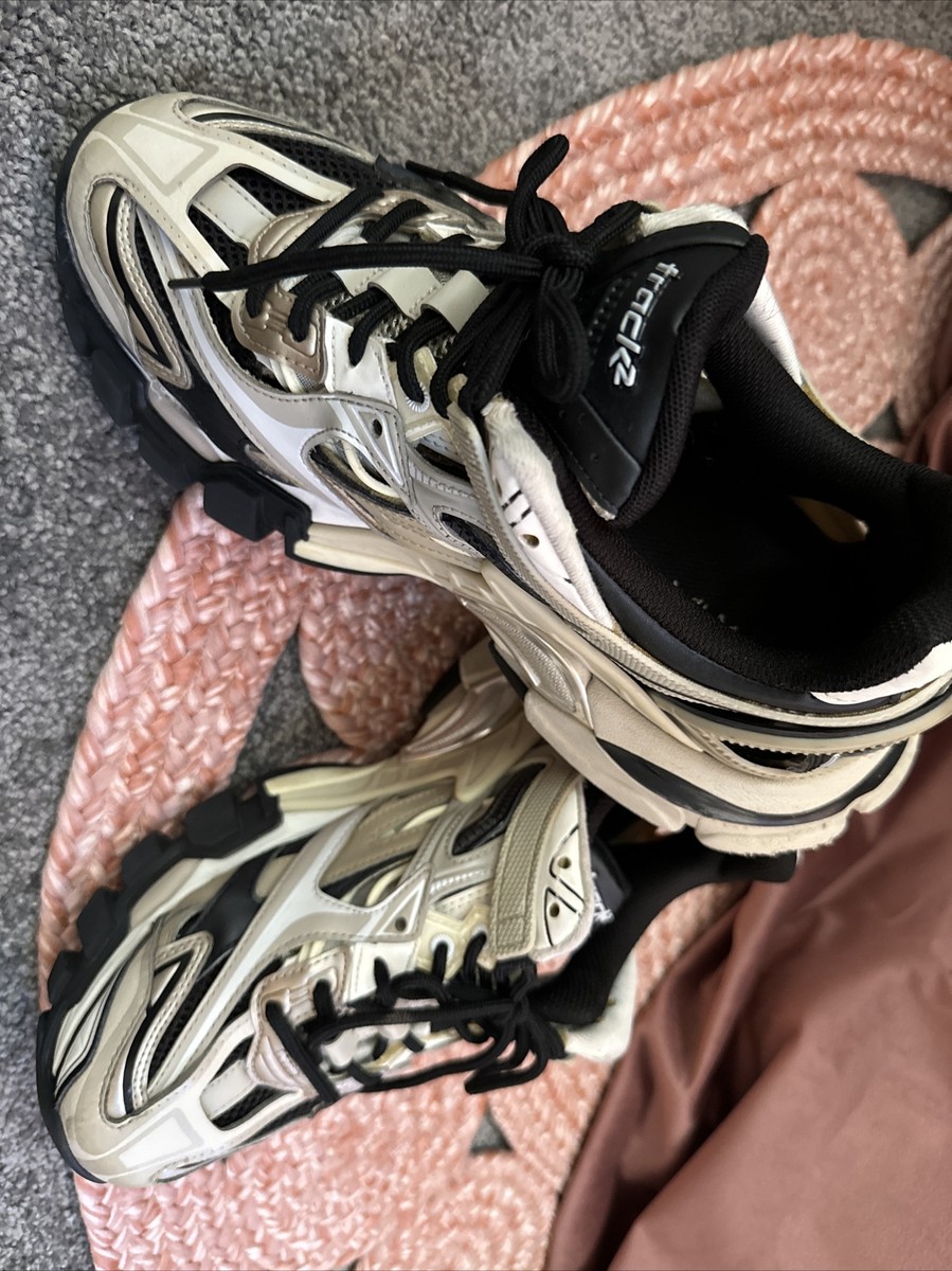 【おすすめ★】BALENCIAGA■Track.2スニーカー Beige Black Pre- owned BALENCIAGA Track2 Sneakers. Sz 41. Beige/black