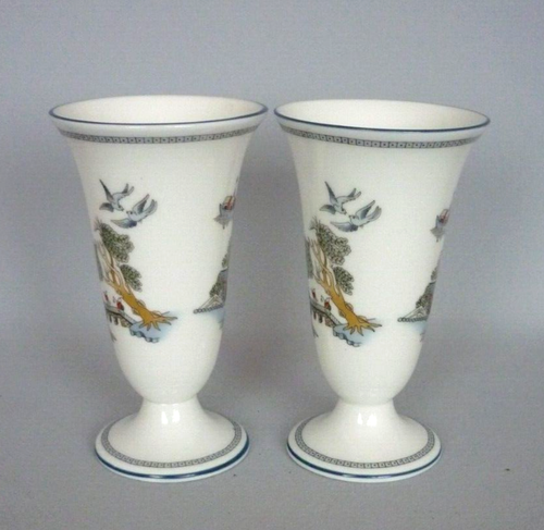 2 x Wedgwood Chinese Legend Miniature Vase Pair. 10 cms tall. Great Condition. - Picture 3 of 11