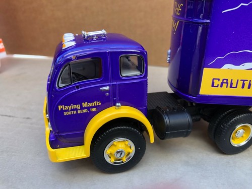 1/34 FIRST GEAR 1953 WHITE 3000 SEMI & TRAILER JOHNNY LIGHTING PURPLE 19-2056 - Picture 3 of 8