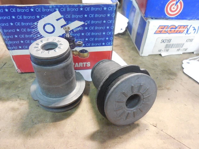 Buje de brazo de control superior delantero Buick Riviera 79-85, NOS #K5260 CT H9 Foto 2 de 2
