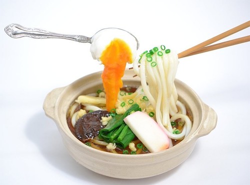 Made in Japan Cibo finto / Nabeyaki udon con uova di primavera calda (onsen tamago) - Foto 4 di 4