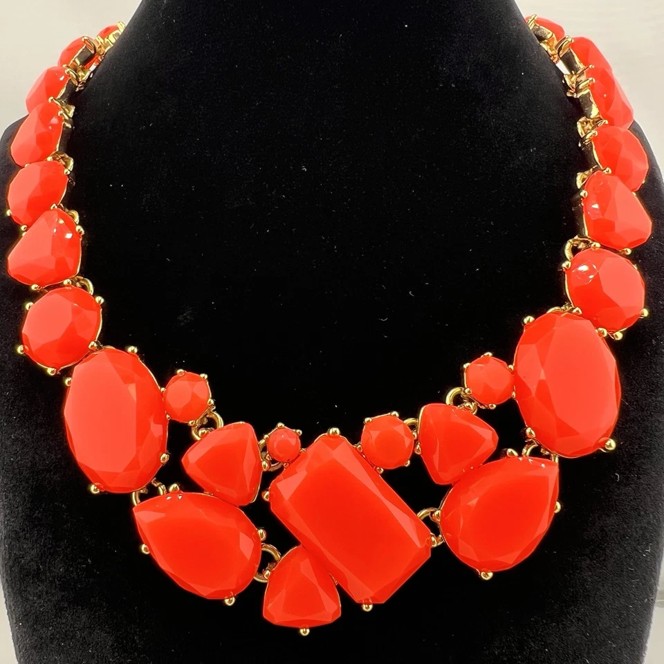 美丽的 Kate Spade Day Tripper 珊瑚树脂金色可调节围兜项链 — 第 2/4 张图片