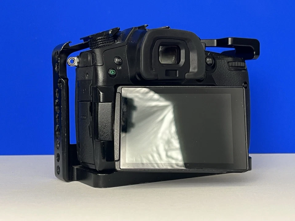 Panasonic LUMIX DC-GH5 20,3MP Spiegellose Systemkamera - Schwarz (Nur Gehäuse) - Bild 2 von 4