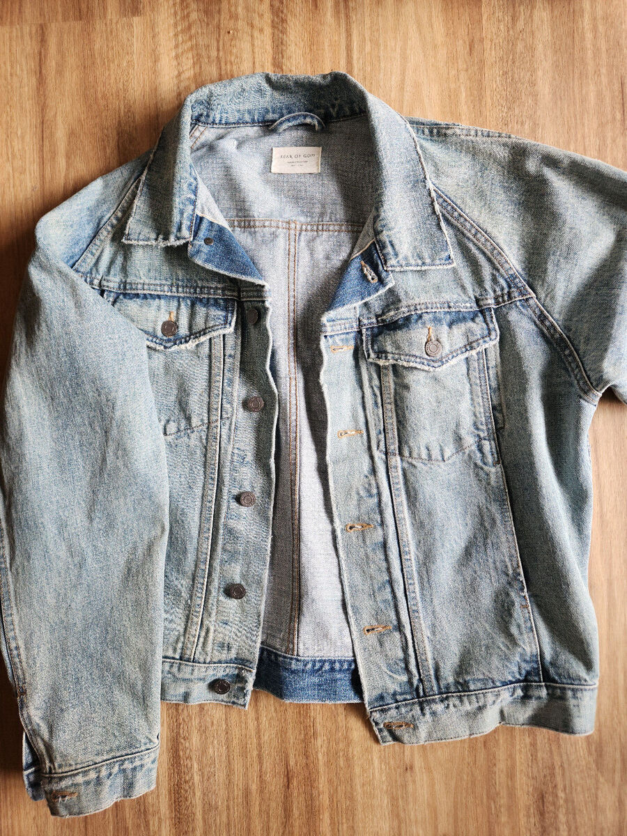 FEAR OF GOD 4th Oversized Denim Raglan Trucker Jacket S Size FEAR OF GOD 4th Oversized Denim Raglan Trucker Jacket S Size
