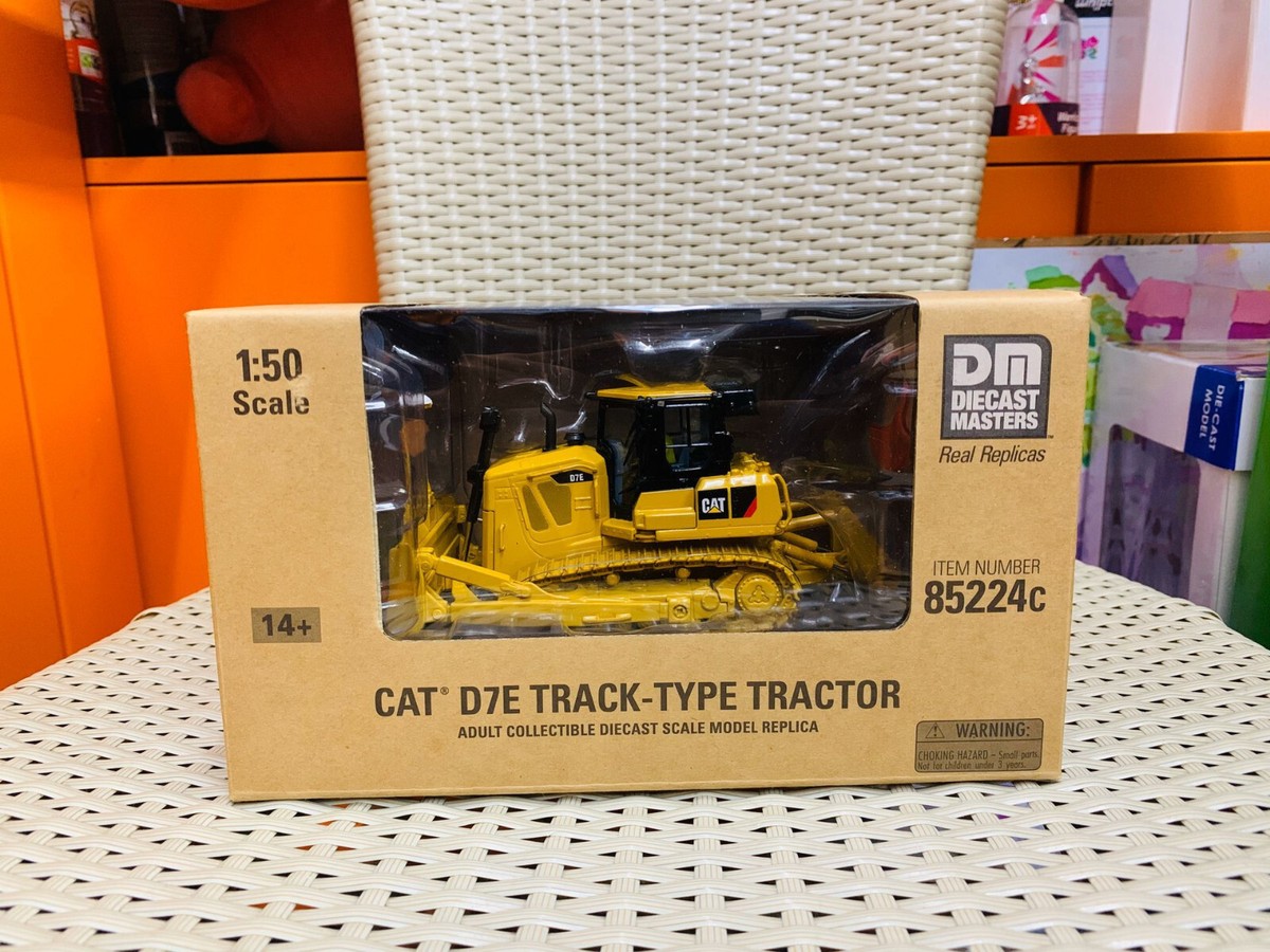 Caterpiller Cat D7E Track-Type Tractor 1:50 Metal Model