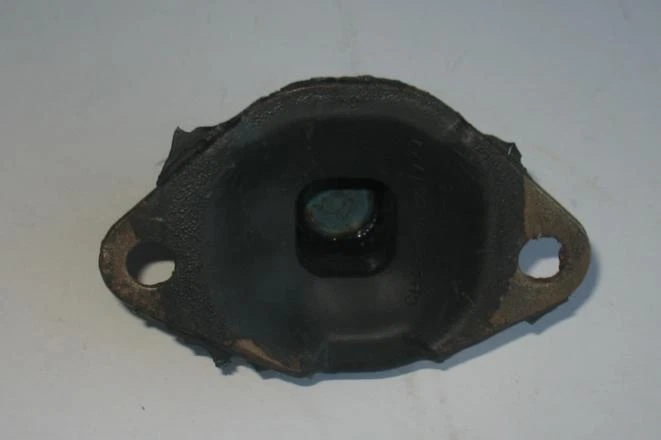 NOS 1977-1980 CHEVROLET MONZA STARFIRE SUNBIRD S10 TRANSMISSION MOUNT 10001753 - Image 4 of 4