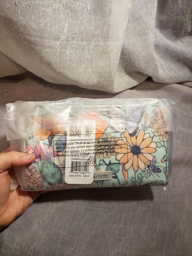 SAKROOTS ARTIST CIRCLE AQUA IN BLOOM FLORAL WRISTLET SMARTPHONE NEW SEALED - Picture 3 of 9