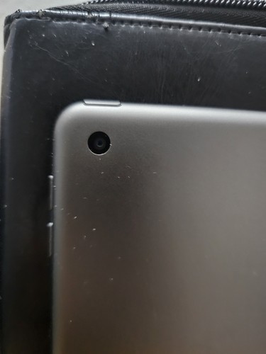 (4) Ipads Different Models (LOCKED) - Picture 8 of 24
