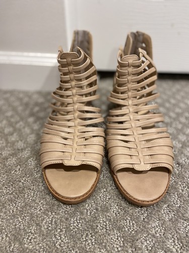 Neu ohne Etikett Vince Camuto Revey Sandalen mit Keilabsatz hinten 10