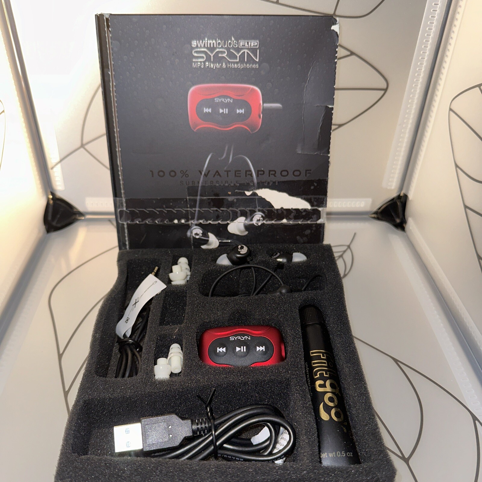 SYRYN Swimbuds Flip MP3 Player 8GB Player And Accessories Open Box