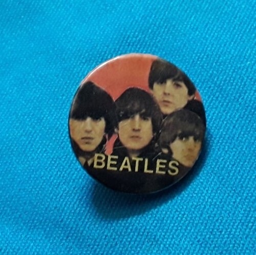 THREE ORIGINAL BEATLES PIN BADGES - Picture 2 of 7