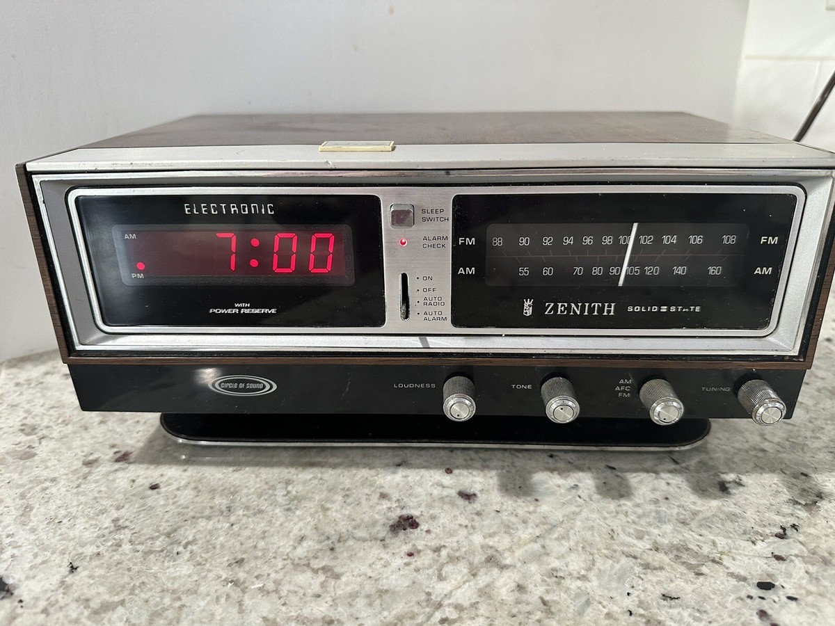 ZENITH H472W VINTAGE CIRCLE OF SOUND AM/FM ELECTRONIC CLOCK