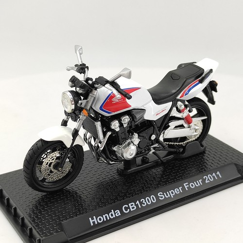 1:24 Honda CB1300 Super Four 2011 Alloy Motorcycle Model - Picture 3 of 18
