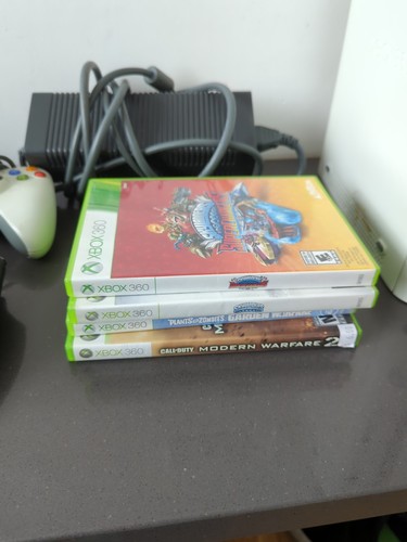 Microsoft Xbox 360 Arcade 60GB HDD w/ Power Supply & 2 Controller Games Lot - Picture 7 of 13